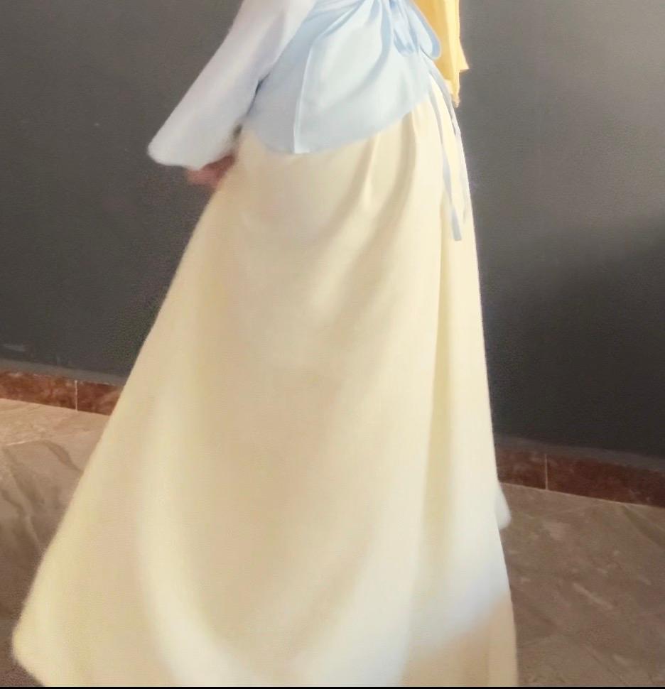 Jupe jaune claire